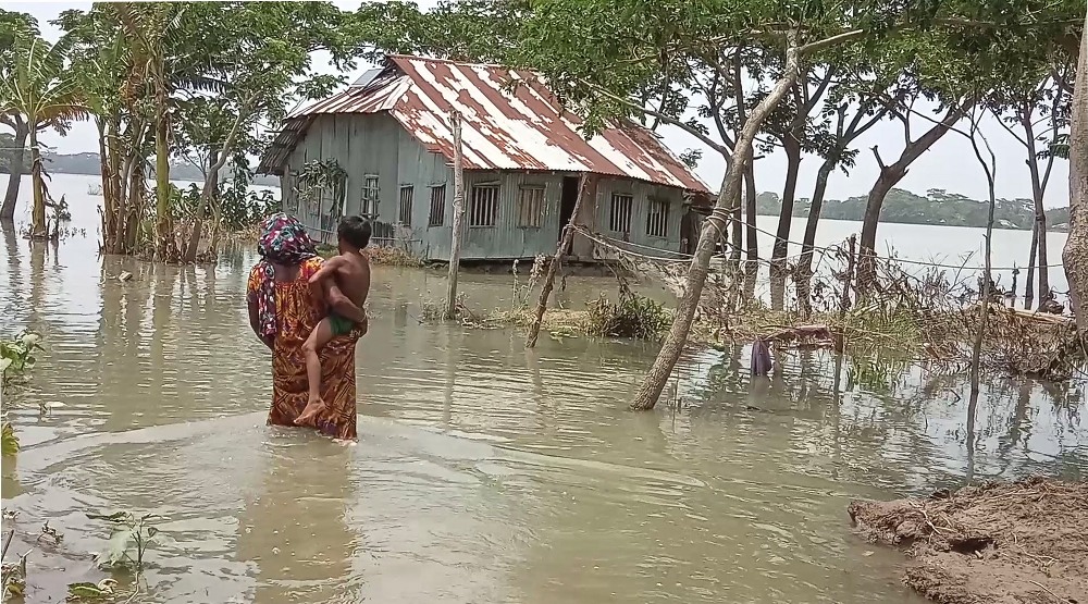 ফণীতে বিধ্বস্ত সাত গ্রামের যোগাযোগ ব্যবস্থা, পানিবন্দী হাজারো মানুষ