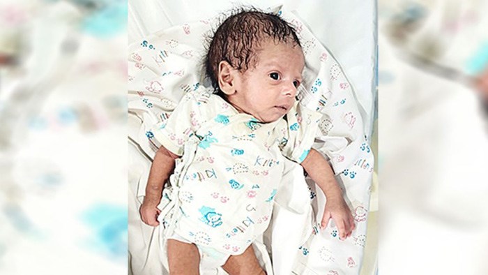 করোনা জয় করে ফিরল ৩৫ দিনের শিশু