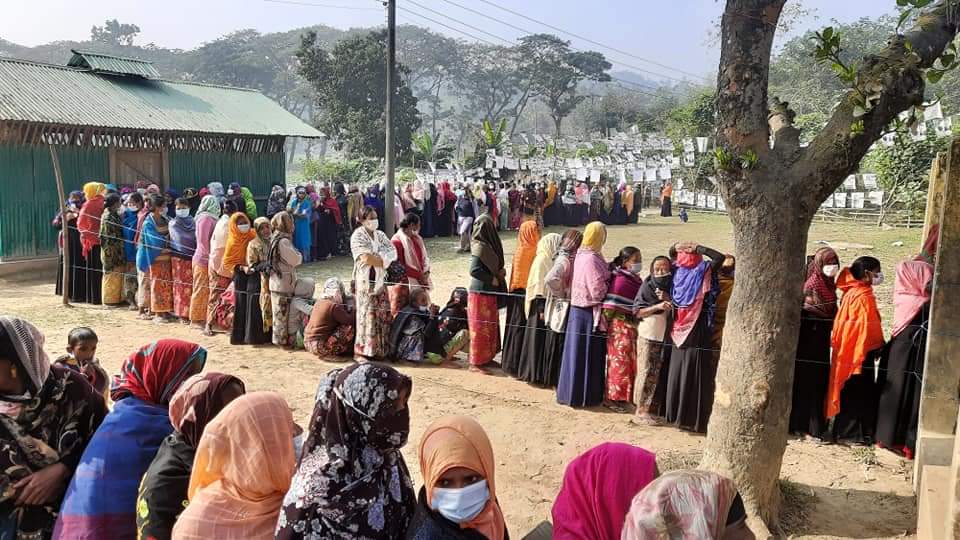 শান্তিপূর্ণ পরিবেশে চলছে লামা পৌরসভা নির্বাচন