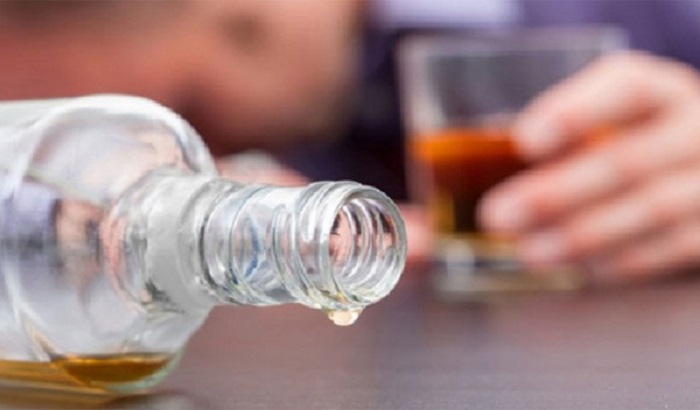 দেলদুয়ারে বিষাক্ত মদে প্রাণ গেল তিন যুবকের