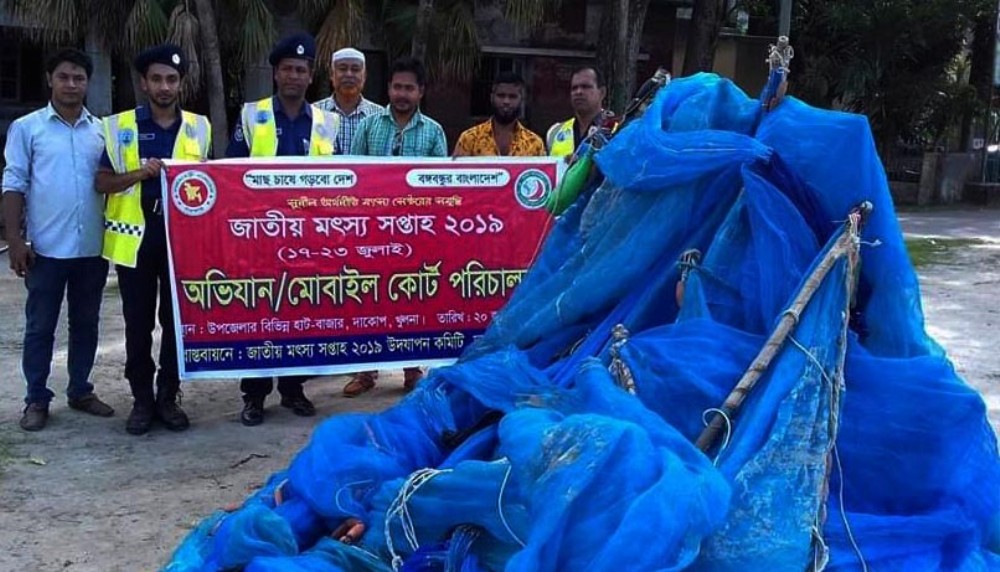 দাকোপে অবৈধ কারেন্ট জাল জব্দ