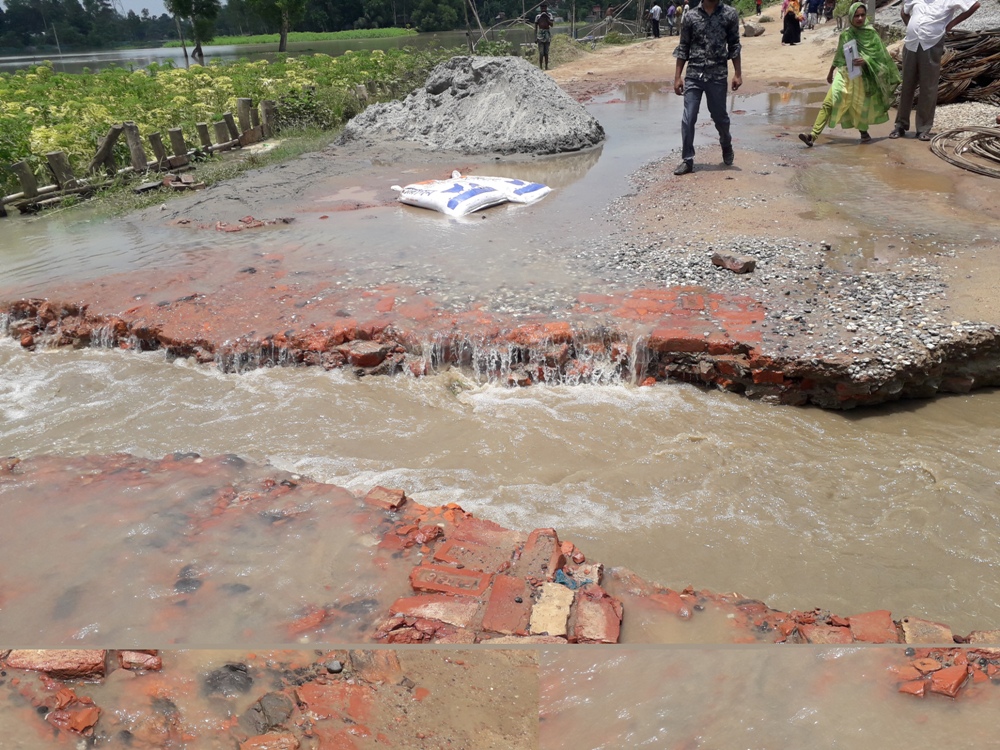 নিম্নমানের ডাইভারশন কেটে দিল বানভাসিরা