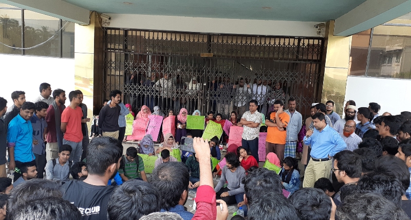 ছাত্র বিক্ষোভে উত্তাল পবিপ্রবি ক্যাম্পাস