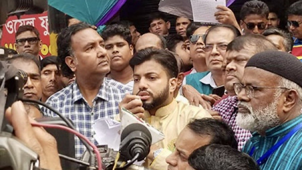 পুলিশকে জনগণের পক্ষে কাজ করার আহ্বান ইশরাকের