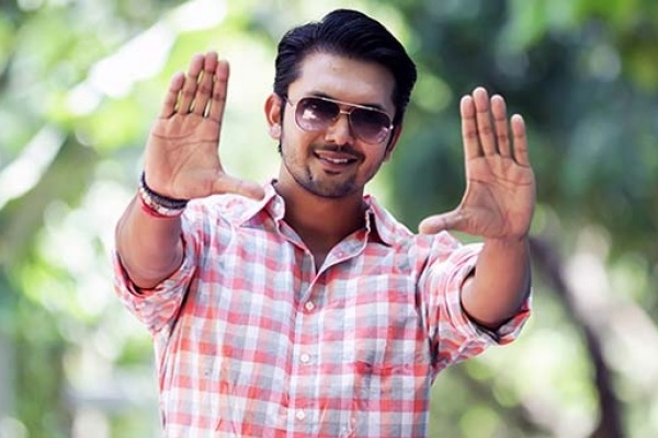 নায়ক থেকে গায়ক