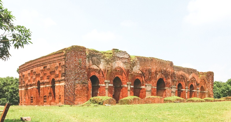 অযত্ন-অবহেলায় ধ্বংসপ্রায় দারাসবাড়ি মসজিদ